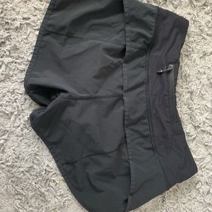 adorable black lulu shorts!